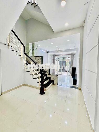 Cho Thuê Nhà Mới Tinh DT 4x18 1Trệt 2Lầu 3Pn 3Wc Sân Thượng Ôtô Đậu