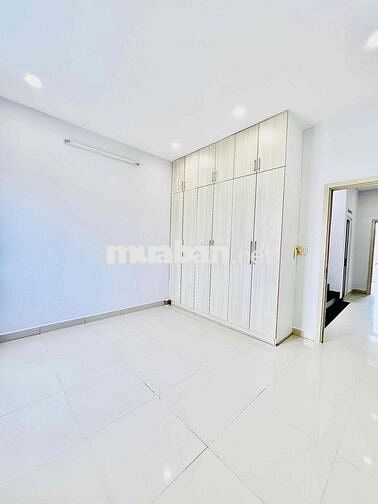 Cho Thuê Nhà Mới Tinh DT 4x18 1Trệt 2Lầu 3Pn 3Wc Sân Thượng Ôtô Đậu