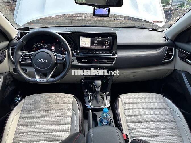 Kia Seltos 2023 Premium 1.4 AT - 15000 km