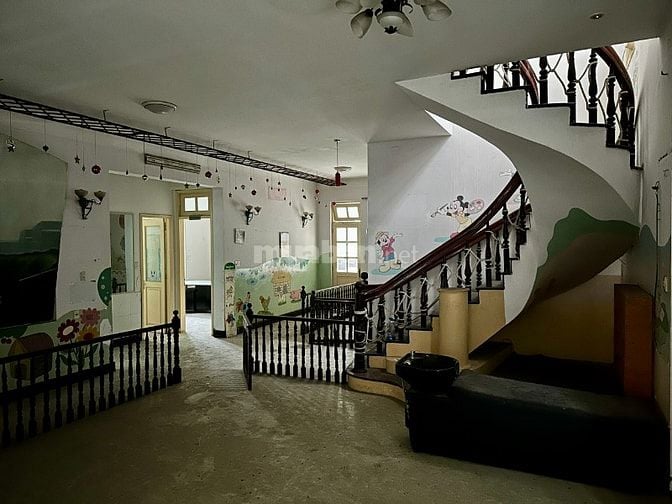 cho thuê biệt thự sân vườn 40/ Nguyễn Văn Đậu, phường 5,  Phú Nhuận