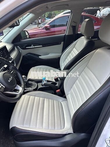 Kia Seltos 2023 Premium 1.4 AT - 15000 km