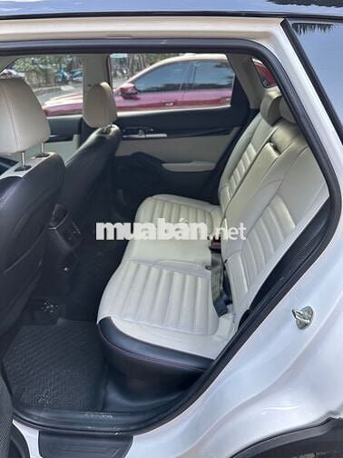 Kia Seltos 2023 Premium 1.4 AT - 15000 km