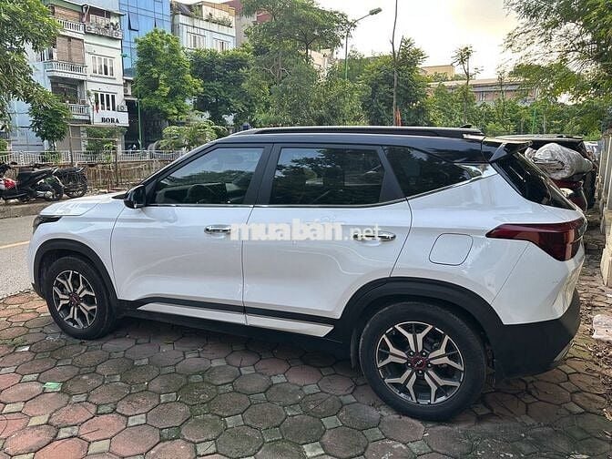 Kia Seltos 2023 Premium 1.4 AT - 15000 km