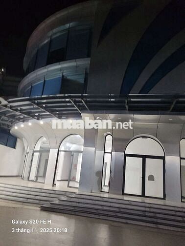 🧣Cho thuê Tòa nhà DT 1000m Mặt tiền kinh Doanh