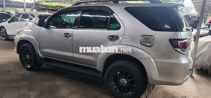 Toyota Fortuner 2.5 số sàn 2016 màu bạc
