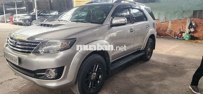 Toyota Fortuner 2.5 số sàn 2016 màu bạc