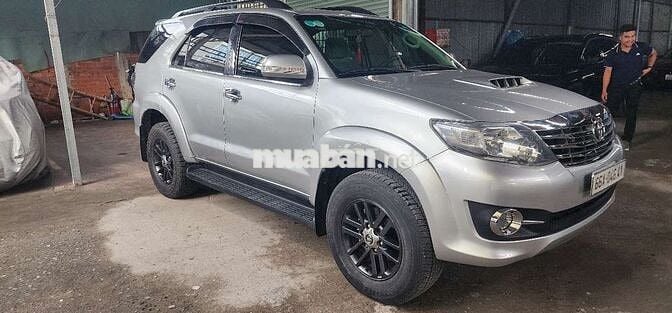 Toyota Fortuner 2.5 số sàn 2016 màu bạc