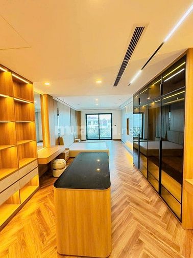 Bán Nhà Mặt Phố Kinh Doanh Nguyễn Văn Cừ 61m, 7 tầng, mt 4m, 33.5 tỷ