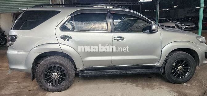 Toyota Fortuner 2.5 số sàn 2016 màu bạc
