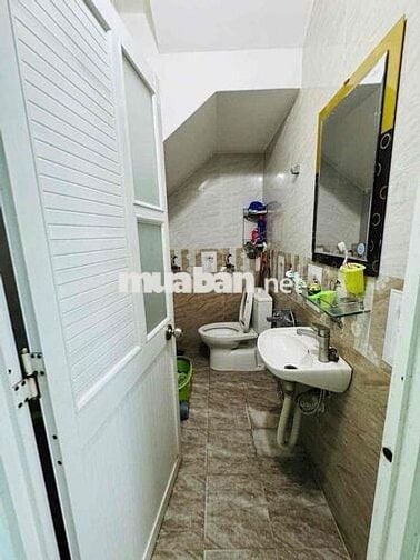 nhà hẻm tải nguyễn hồng đào p14 tân bình. DT: 4m x 17m 3 tầng giá 14tr