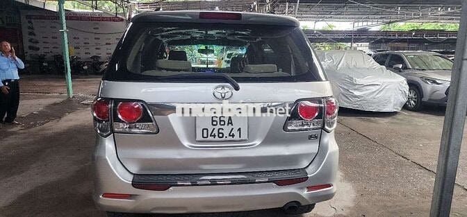 Toyota Fortuner 2.5 số sàn 2016 màu bạc