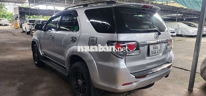 Toyota Fortuner 2.5 số sàn 2016 màu bạc