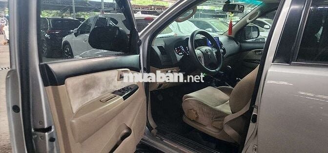 Toyota Fortuner 2.5 số sàn 2016 màu bạc