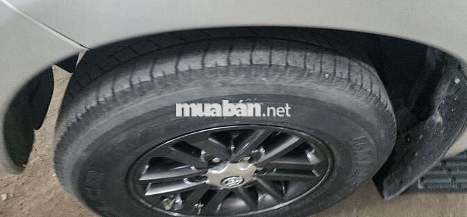 Toyota Fortuner 2.5 số sàn 2016 màu bạc