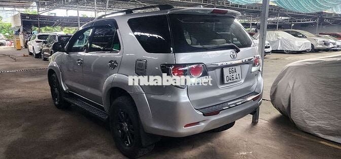 Toyota Fortuner 2.5 số sàn 2016 màu bạc
