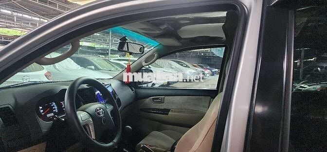 Toyota Fortuner 2.5 số sàn 2016 màu bạc