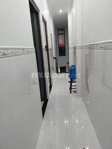 Bán Gấp Nhà Lầu 1 Xẹt, ngay Chợ Hưng Long, 1ty350, SHR