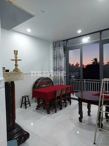 Bán Gấp Nhà Lầu 1 Xẹt, ngay Chợ Hưng Long, 1ty350, SHR