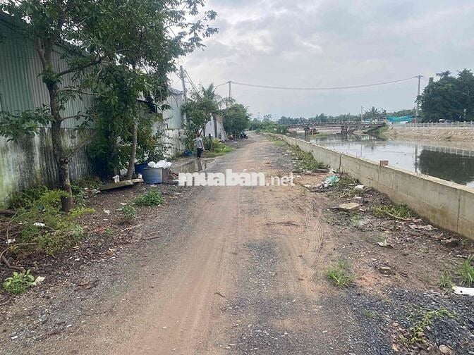 chủ gửi lo đất mặt rạch (6x27) giá 2 tỷ 550