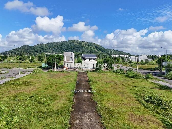 Bán lô Tái định cư Sonadezi Suối Nghệ, đường D18, vị trí cực đẹp