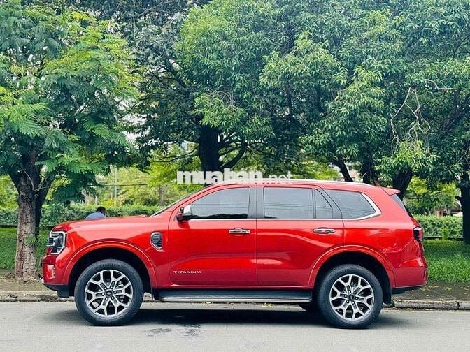 Ford Everest 2022 Titanium 4x2, luớt 48.000 km
