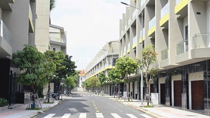 nhà phố dt sử dụng 211m2, 4 tầng, 5 phòng ngủ, 5 nhà vệ sinh