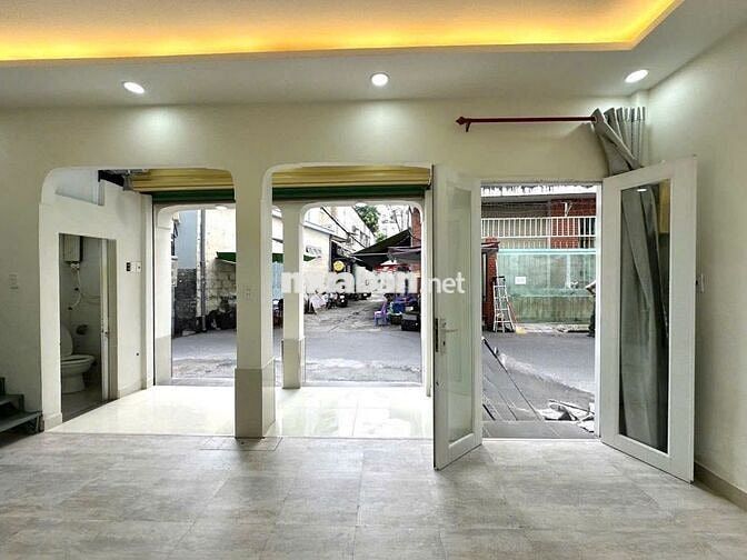 cho thuê nhà căn góc đẹp ốp kính Phan Đình Phùng, 4.6x10m 2 tầng,17 tr