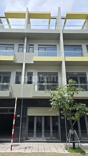 nhà phố dt sử dụng 211m2, 4 tầng, 5 phòng ngủ, 5 nhà vệ sinh