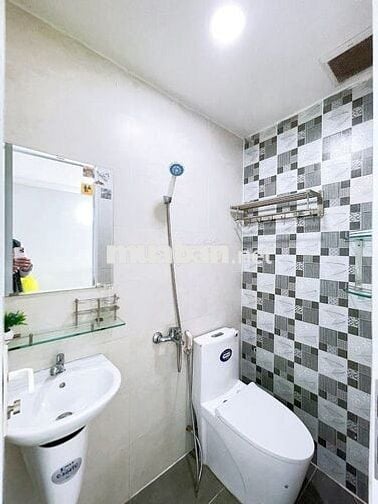 Studio ban công thiết kế hiện đại mới tại Nguyễn Trãi ngay chợ Bầu Sen