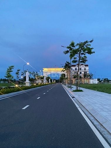 ĐẤT NỀN MẶT TIỀN ĐƯỜNG DT 818, LONG AN, SỔ HỒNG, CÔNG CHỨNG NGAY