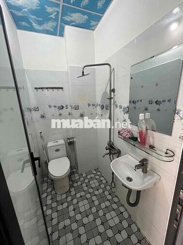 phòng trọ ban công cửa sổ ngay sân bay