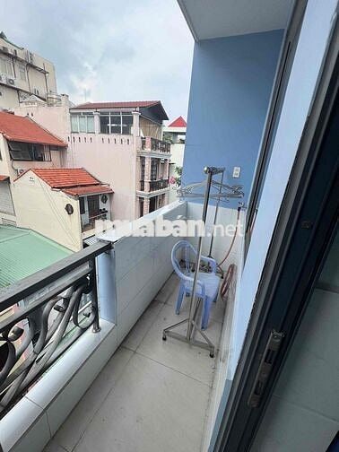 phòng trọ ban công cửa sổ ngay sân bay
