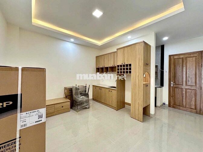 PHÒNG MỚI XÂY 1 PHÒNG NGỦ TÁCH BẾP CÓ BAN CÔNG SIÊU ĐẸP CHỢ BÀ CHIỂU