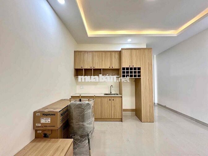 PHÒNG MỚI XÂY 1 PHÒNG NGỦ TÁCH BẾP CÓ BAN CÔNG SIÊU ĐẸP CHỢ BÀ CHIỂU