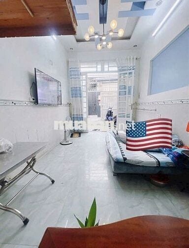 Nhà trệt 2 lầu. Có 4Pn. Tại Phước Kiển. Gần BV Nhà Bè. Sh cầm tay