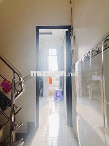 Nhà trệt 2 lầu. Có 4Pn. Tại Phước Kiển. Gần BV Nhà Bè. Sh cầm tay