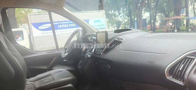 Cần đồi xe mới thanh lý xe Ford Tourneo 2022