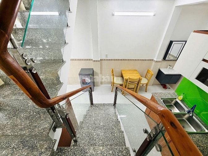 NGỘP VỐN BÁN LỖ NHÀ Đ VĂN CHUNG, TÂN BÌNH. GẦN CHỢ HOÀNG HOA THÁM