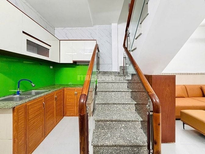 NGỘP VỐN BÁN LỖ NHÀ Đ VĂN CHUNG, TÂN BÌNH. GẦN CHỢ HOÀNG HOA THÁM