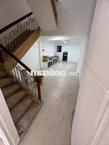 Nhà mặt tiền đường, 70m2, 6 phòng, đường Bình Đông