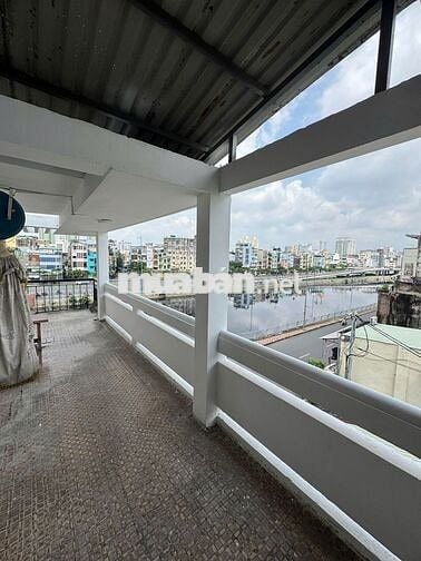 Nhà mặt tiền đường, 70m2, 6 phòng, đường Bình Đông