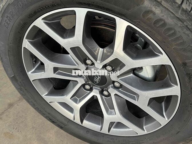 Ford Everest 2022 Titanium 2.0L AT 4x2 - 28000 km