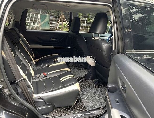 Chính chủ bán Toyota Veloz Cross Top 2024 11.000km