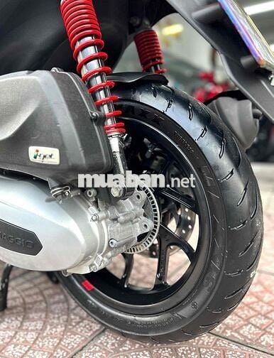 Xe Piaggio Medley 125 màu trắng đen