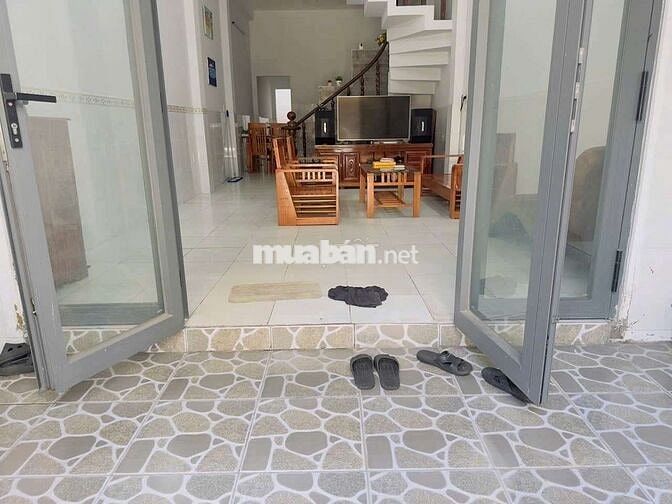 Nhà nguyên căn có nội thất xịn xò DT 4❌17+1 Lầu 2pn2wc hẻm 7m thông