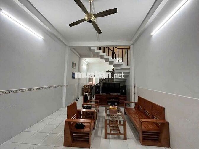 Nhà nguyên căn có nội thất xịn xò DT 4❌17+1 Lầu 2pn2wc hẻm 7m thông