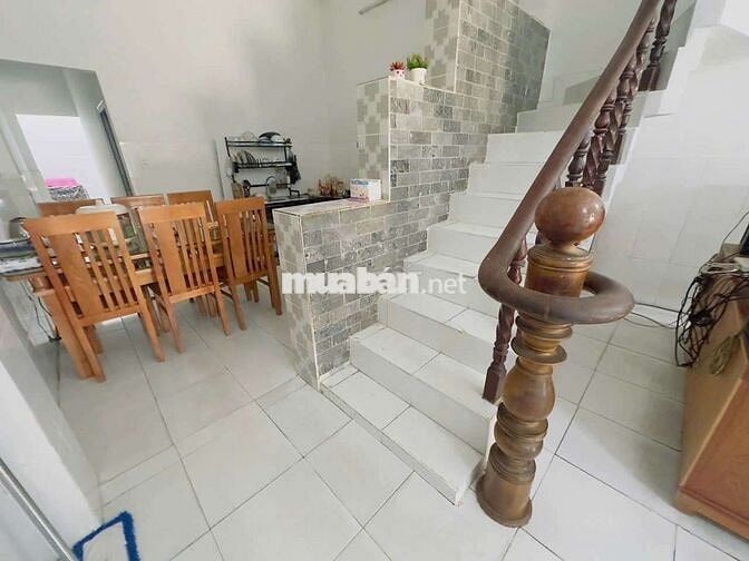 Nhà nguyên căn có nội thất xịn xò DT 4❌17+1 Lầu 2pn2wc hẻm 7m thông