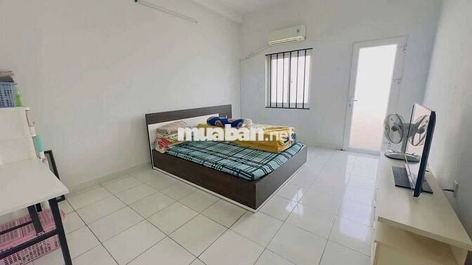 Nhà nguyên căn có nội thất xịn xò DT 4❌17+1 Lầu 2pn2wc hẻm 7m thông