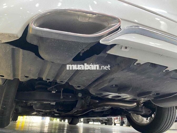 Toyota Camry 2.0G 2021 Trắng nt Đen 15.000 Km