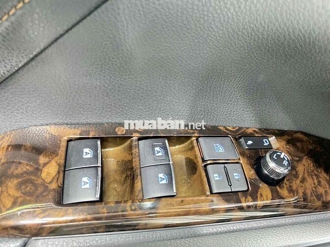 Toyota Camry 2.0G 2021 Trắng nt Đen 15.000 Km